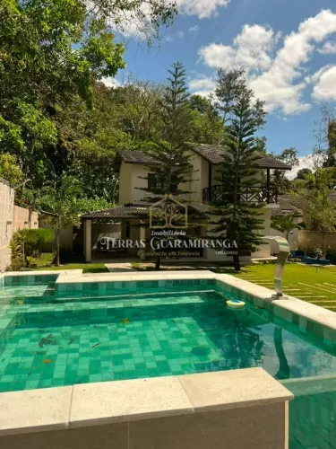 Casa com 4 Suítes, Piscina e Área de Lazer Completa na Serra