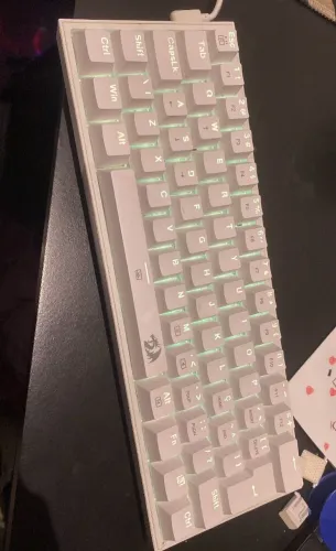 Teclado mecanico Gamer Redragon FIZZ, RGB, ABNT2 Switch branco