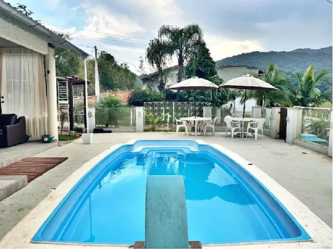 CHÁCARA - 2 Quartos, Piscina, 6 Vagas - Fazendinha