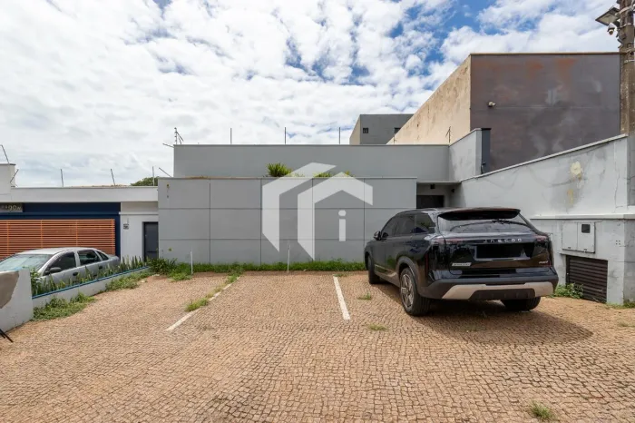 CASA COMERCIAL PARA VENDA OU LOCAÇÃO NA NOVA CAMPINAS, NA AVENIDA JESUÍNO.