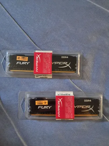 2 pentes de memória RAM de 4gb para PC