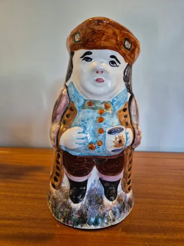 Jarro de cerâmica decorativo, item colecionável, produzido em Outeiro, Águeda, Portugal