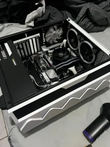 PC GAMER WHITE RGB COMPLETO (SEM GPU/FONTE) - RYZEN 5 / 16GB / NVME