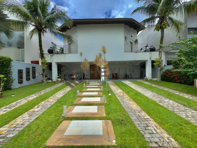 Casa reformada com piscina e área gourmet no Condomínio Jardim Acapulco, Guaruja