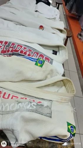 Kimono A2  USADO 03 casacos e 02 calças - Jiu-jitsu e Judô forração dupla