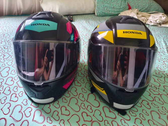 Vendo capacetes em perfeito estado