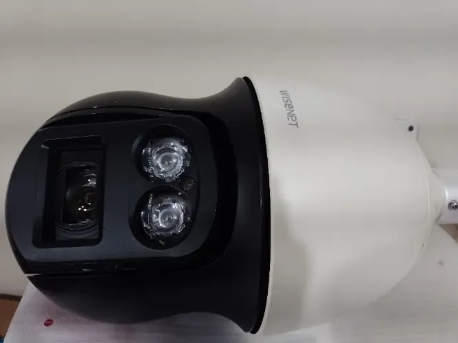 Câmera Ip Speed Dome Wisenet Qnp-6230RH- 2 MP - Com suporte de parede (Usado)