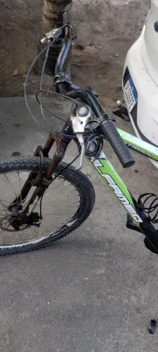 VENDO BIKE ARO 29 PRECISANDO TROCAR PNEU
