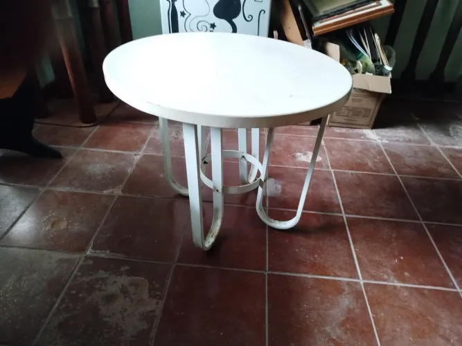 Mesa baixa redonda branca