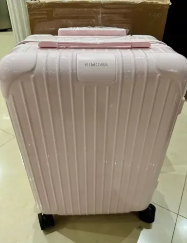 Mala de bordo Rimowa em policarbonato rosa bebê. Nova