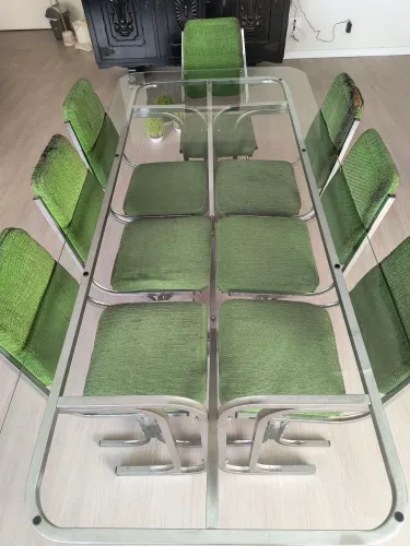 Mesa de vidro com 8 cadeiras
