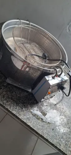 Vendo fritadeira elétrica 10 litros e estufa elétrica com 8 bandejas tudo novo 800,00