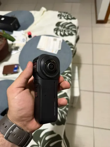 Câmera insta 360 one RS-1