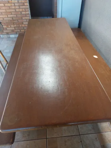 Mesa de churrasqueira em.madeira maciça com 2 bancos em madeira maciça 2.50 x0.90