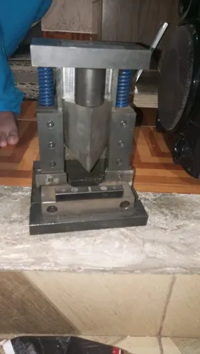 Vendo estampo de corte em v. Entalhadeira. Ferramenta de entalhe para cantoneira 