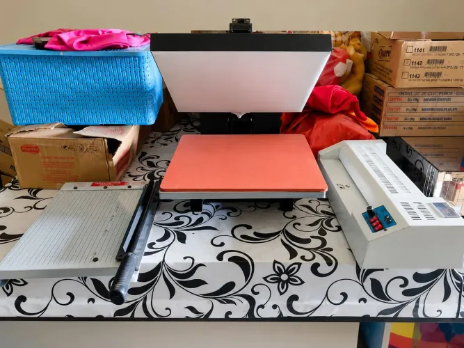 Kit para Personalização e Sublimação<br><br>1 Prensa térmica plana para camisetas