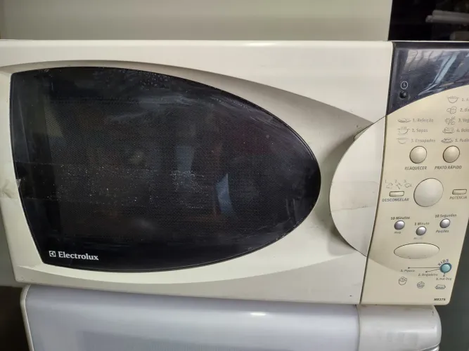 Micro-ondas Eletrolux 30 litros 220 volts funcionando perfeitamente