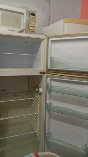 Geladeira Consul de duas portas, em perfeito estado gelando muito bem por 500