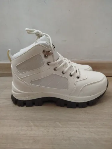 Bota de trilha feminina