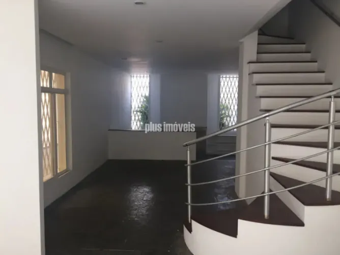 Casa em Aclimação com 234m²
