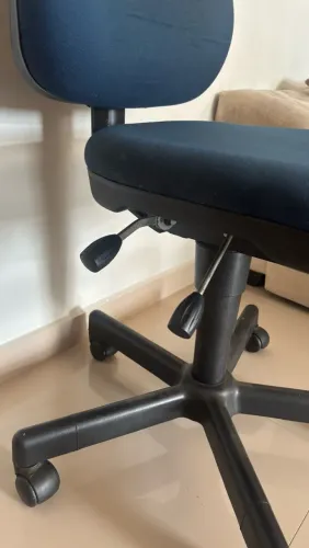 Vendo cadeira de escritório em boas condições
