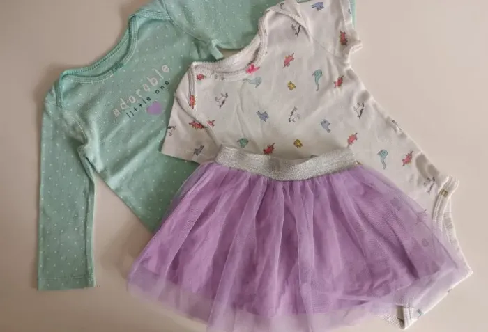 Lotinho Trio Bodies Carters e Saia de tule 12 meses