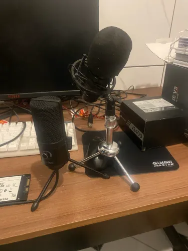 Microfone gamer ou estúdio