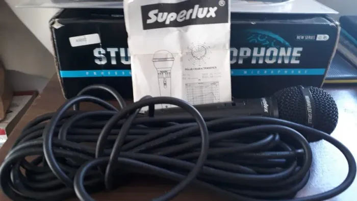 Microfone profissional com cabo longo -Superlux DM-350 