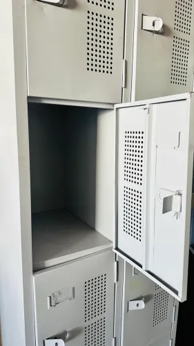 Armário em aço 8 portas