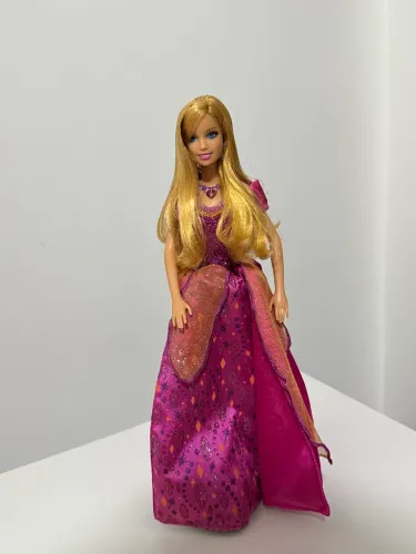 Barbie Liana Castelo de Diamante Cantando em Português