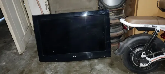 Tv LG para retirada de peças