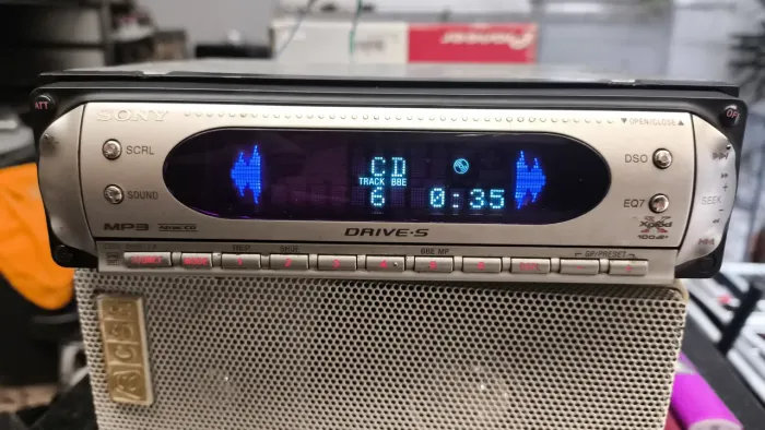 Rádio Sony funcionando certinho acompanhante rádio e chicote 