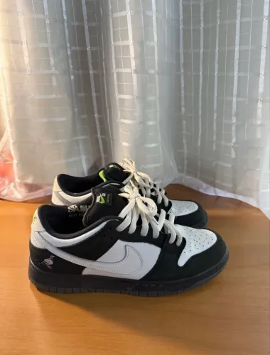 Dunk Low Pigeon