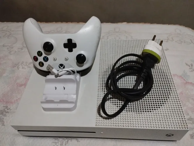 Xbox One S Com controle e bateria 
