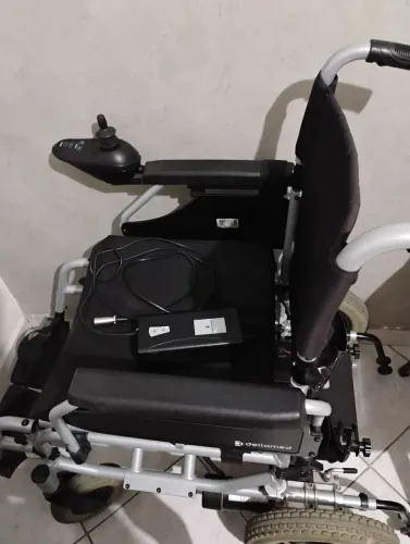 Cadeira de rodas motorizada