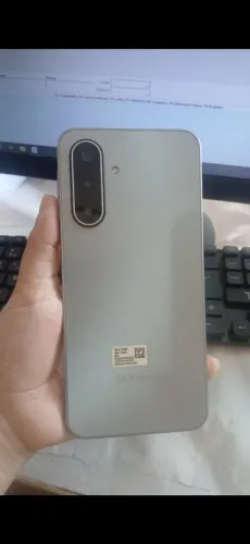 Vendo celular semi novo na caixa com nota