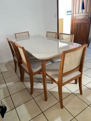 Mesa Tampo de Vidro com 6 cadeiras Assento Estofado Madeira/Off White/Linho Cinza