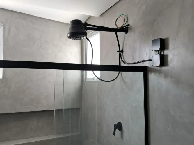 Fame chuveiro 220V preto 