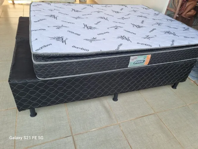 Cama Box Queen colchão molas enssacadas bem conservada Entrego