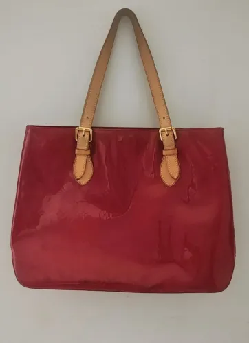 Bolsa Louis Vuitton LV Brentwood Verniz cereja