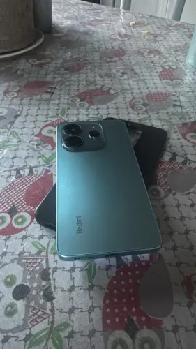 Celular bom película trincada mas a tela está inteira bom pro dia a dia