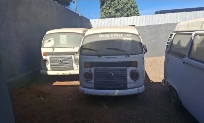 Kombi 1.4 flex sucata baixada desmontando vendo peças
