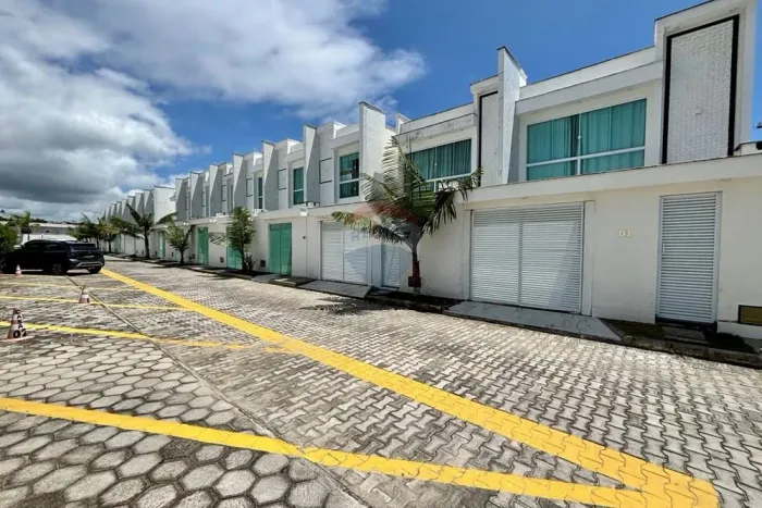 Casa Executiva Mobiliada com Piscina Privativa a 200m da Praia em Taperapuan