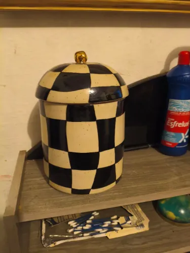 Pote Porcelana Amarô Netflix - Xadrez com tampa