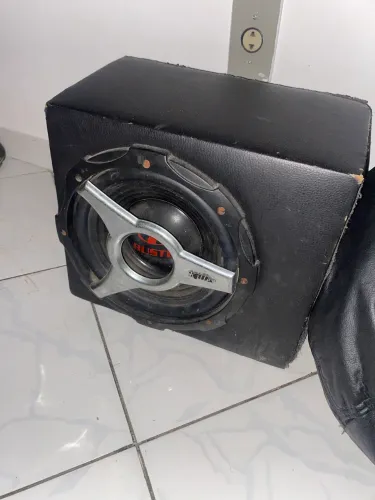 Caixa de som automotivo