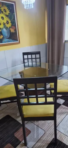 Mesa de vidro com 4 cadwira