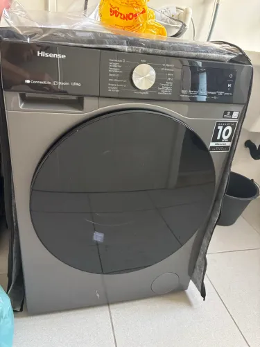 Máquina de lavar moderna novíssimo 