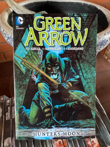 quadrinho HQ DC green arrow - volume 1 hunters moon