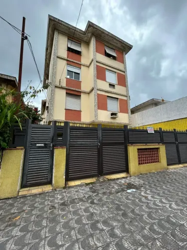 Imóvel para aluguel possui 70 metros quadrados com 2 quartos em Vila Mathias - Santos - SP