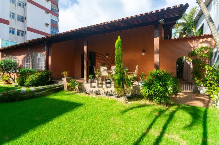 Casa 4 quartos em Jardim Camburi | Terreno duplo e lazer